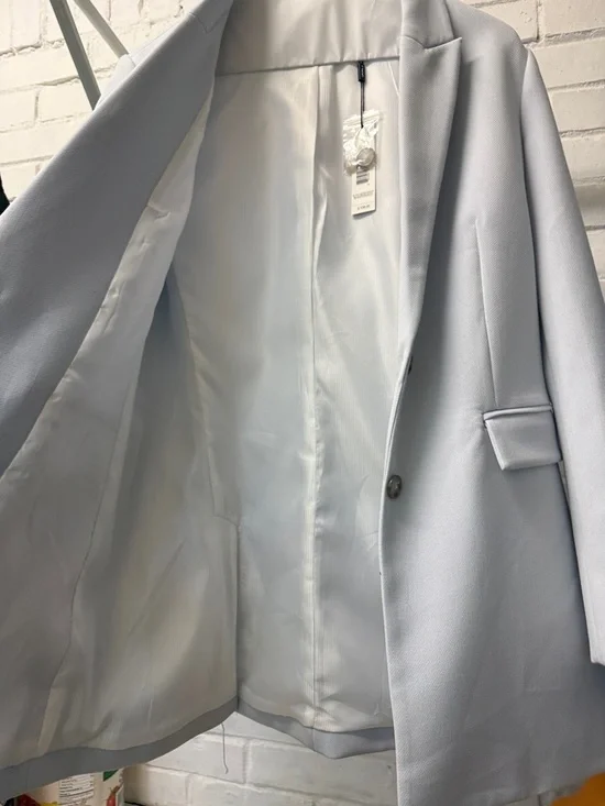 Tahari Blue Blazer with Structured Shoulders and Classic Design - Picture 4 of 4